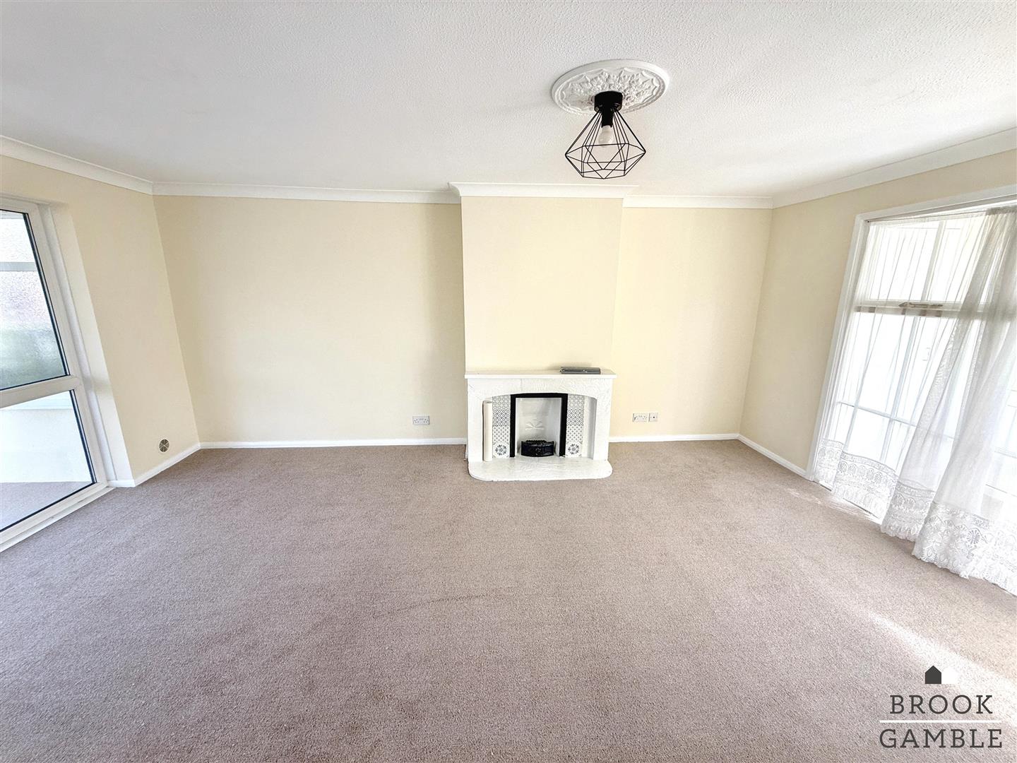 2 Bedroom Bungalow. Bailey Crescent in Eastbourne,  8